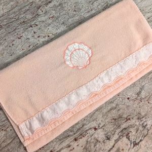 Vintage Peach Sea Shell Bath Towel Satin & Embroidered Trim Soft Scalloped EUC